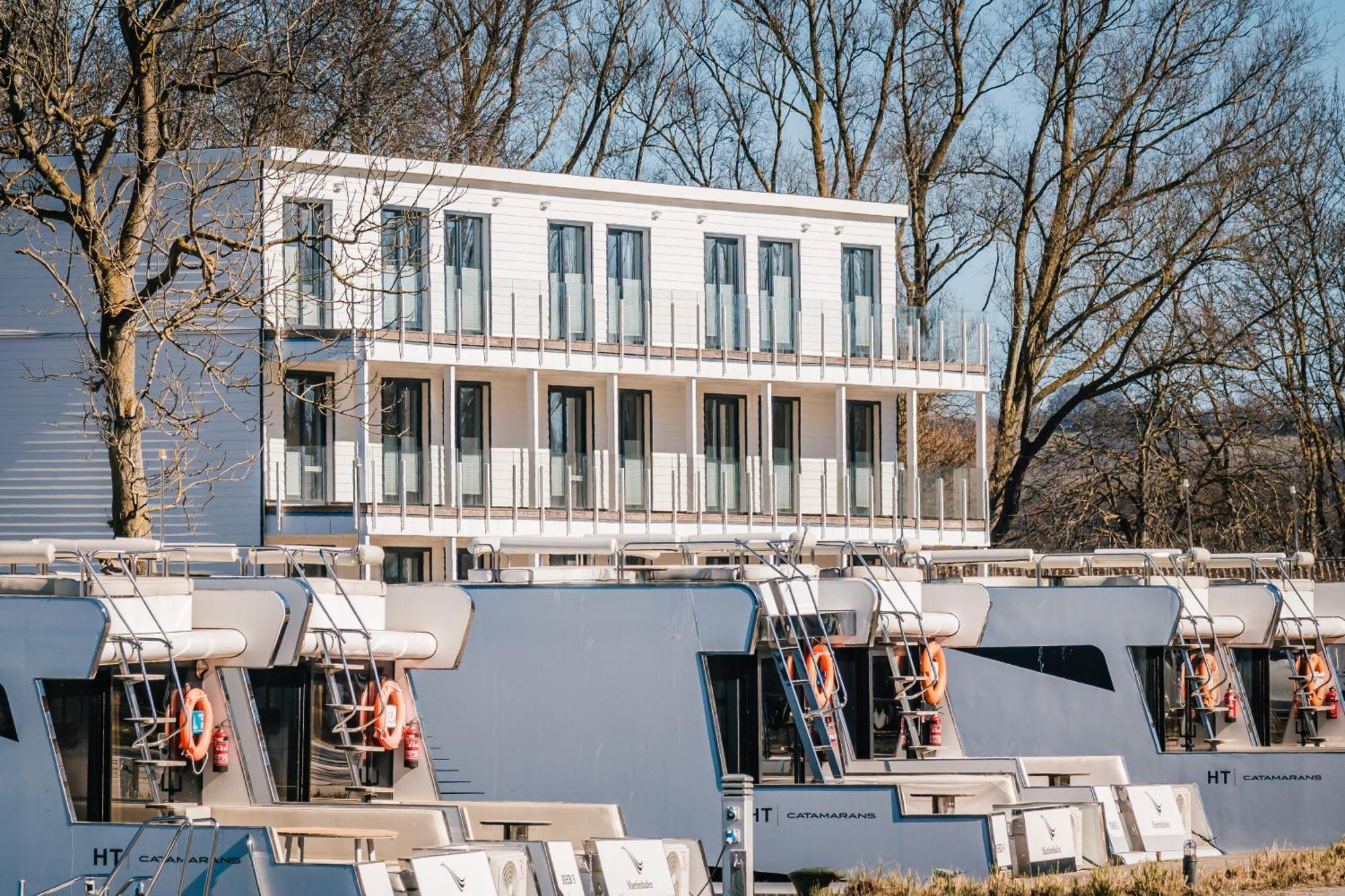 Hotel Marina Martinshafen - Lotsenhaus Neuhof  Exterior foto